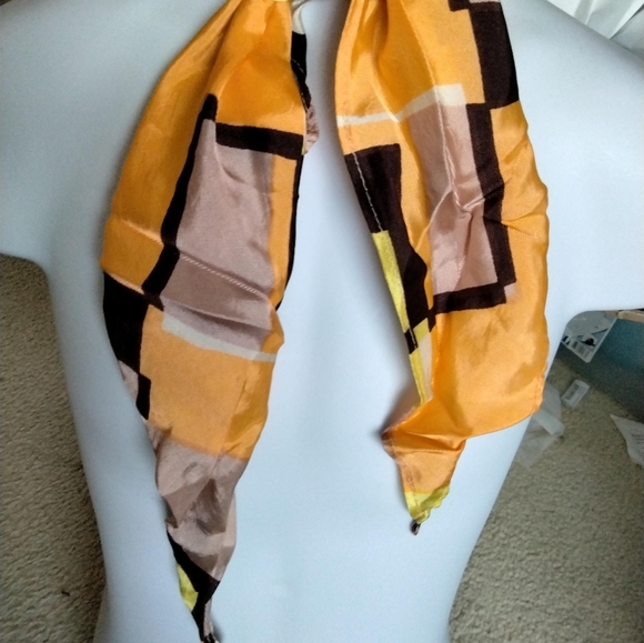 Designer Guess,  ( gold color ) key - Picture 7 of 7